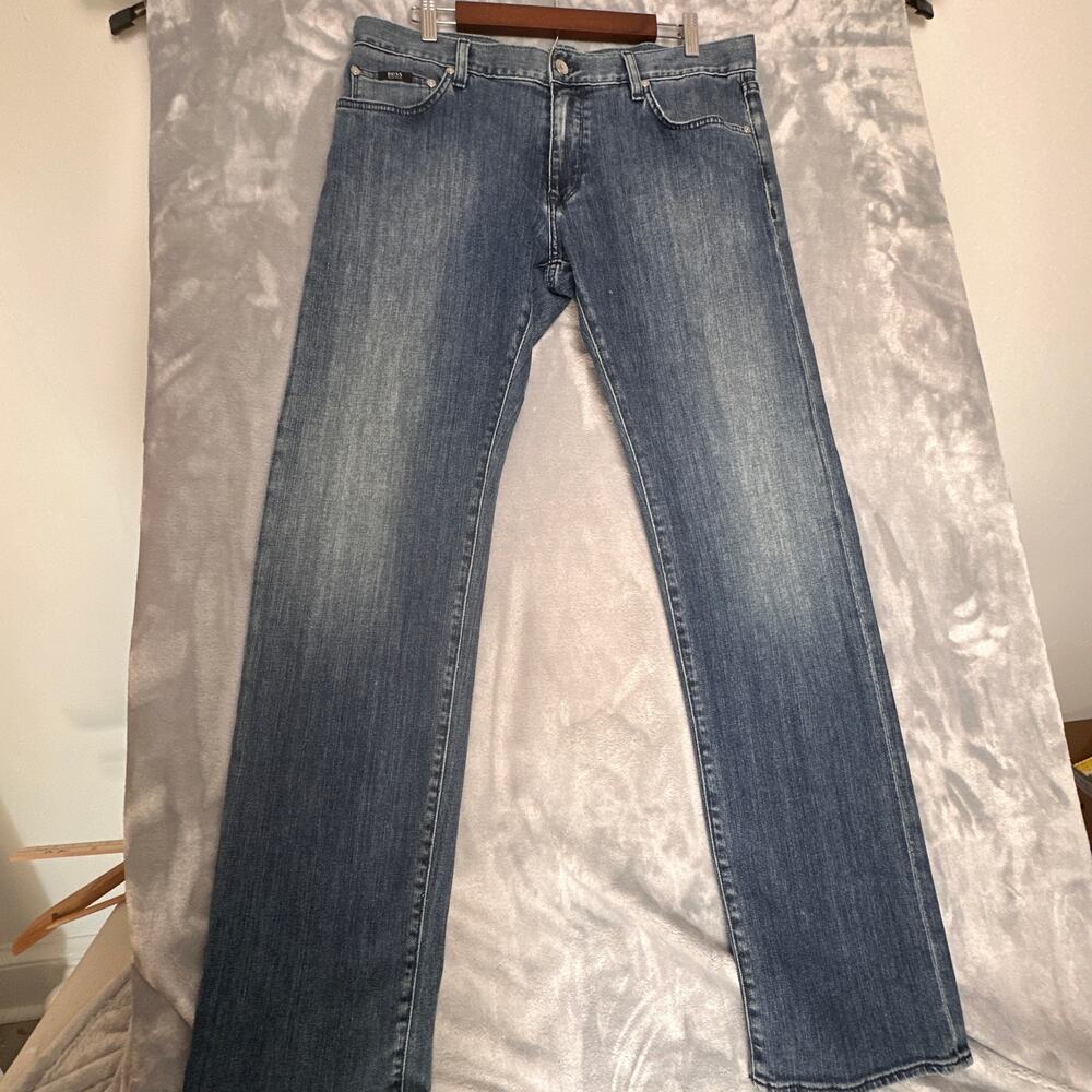 BOSS Hugo‎ Boss Maine Regular Fit Jeans Medium Wash Denim 34x32